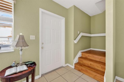 Casa en venta en Hialeah, Florida, 2 dormitorios, 89.65 m2 № 2045576 - foto 9