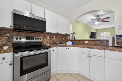Casa en venta en Hialeah, Florida, 2 dormitorios, 89.65 m2 № 2045576 - foto 21