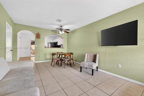 Casa en venta en Hialeah, Florida, 2 dormitorios, 89.65 m2 № 2045576 - foto 12
