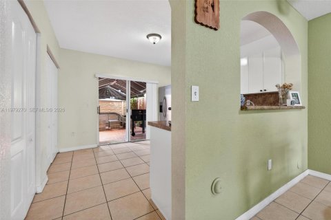 Casa en venta en Hialeah, Florida, 2 dormitorios, 89.65 m2 № 2045576 - foto 17