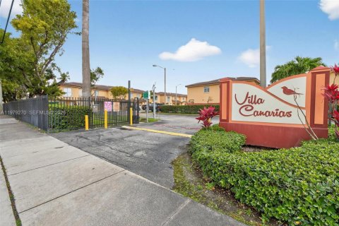 Casa en venta en Hialeah, Florida, 2 dormitorios, 89.65 m2 № 2045576 - foto 6