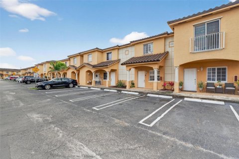 Casa en venta en Hialeah, Florida, 2 dormitorios, 89.65 m2 № 2045576 - foto 7