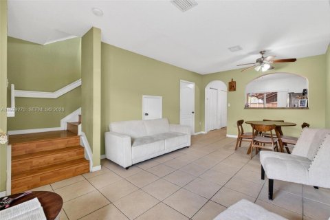 Casa en venta en Hialeah, Florida, 2 dormitorios, 89.65 m2 № 2045576 - foto 11