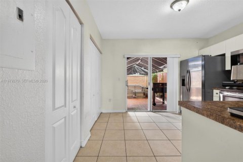 Casa en venta en Hialeah, Florida, 2 dormitorios, 89.65 m2 № 2045576 - foto 18