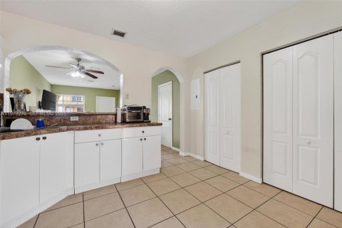 Casa en venta en Hialeah, Florida, 2 dormitorios, 89.65 m2 № 2045576 - foto 22