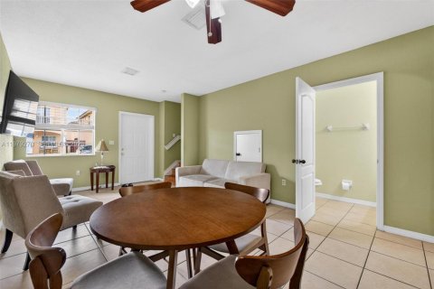 Casa en venta en Hialeah, Florida, 2 dormitorios, 89.65 m2 № 2045576 - foto 15