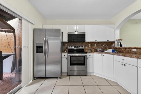 Casa en venta en Hialeah, Florida, 2 dormitorios, 89.65 m2 № 2045576 - foto 20