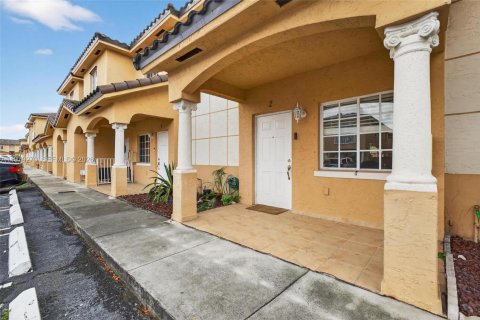 Casa en venta en Hialeah, Florida, 2 dormitorios, 89.65 m2 № 2045576 - foto 8