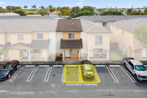 Casa en venta en Hialeah, Florida, 2 dormitorios, 89.65 m2 № 2045576 - foto 4