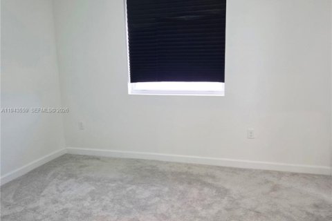 Снять в аренду таунхаус в Хомстед, Флорида 3 спальни, № 2002387 - фото 17