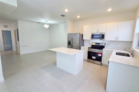 Снять в аренду таунхаус в Хомстед, Флорида 3 спальни, № 2002387 - фото 6