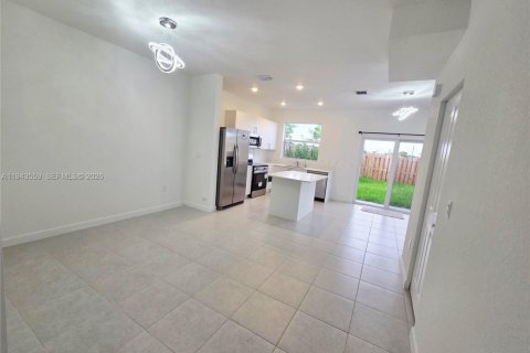 Снять в аренду таунхаус в Хомстед, Флорида 3 спальни, № 2002387 - фото 3