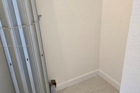 Снять в аренду таунхаус в Хомстед, Флорида 3 спальни, № 2002387 - фото 10