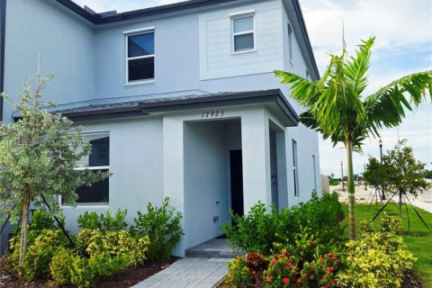 Снять в аренду таунхаус в Хомстед, Флорида 3 спальни, № 2002387 - фото 2