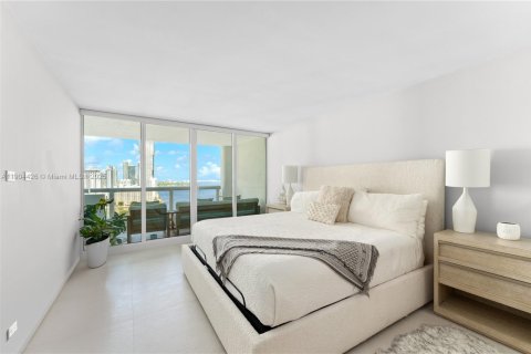 Condo in Miami, Florida, 1 bedroom № 2016302 - photo 11
