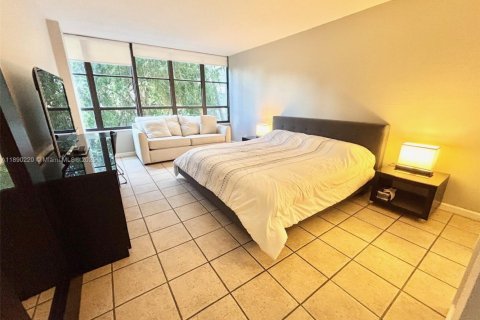 Condominio en venta en Hallandale Beach, Florida, 1 dormitorio, 76.92 m2 № 1943297 - foto 22
