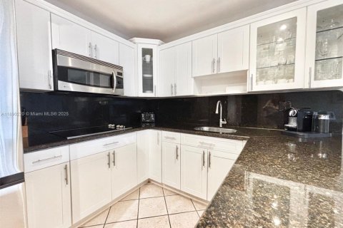Condominio en venta en Hallandale Beach, Florida, 1 dormitorio, 76.92 m2 № 1943297 - foto 5