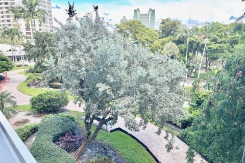 Condominio en venta en Hallandale Beach, Florida, 1 dormitorio, 76.92 m2 № 1943297 - foto 20