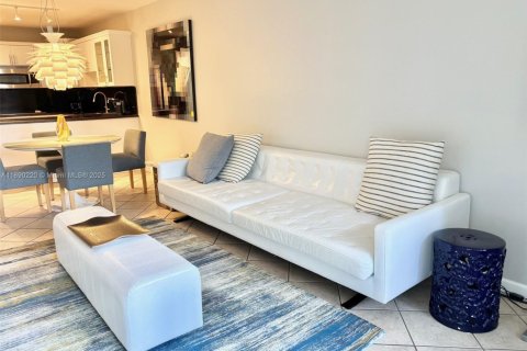 Condominio en venta en Hallandale Beach, Florida, 1 dormitorio, 76.92 m2 № 1943297 - foto 14