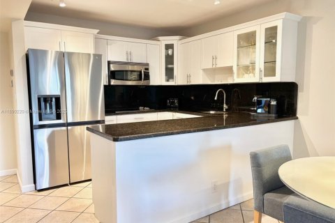 Condominio en venta en Hallandale Beach, Florida, 1 dormitorio, 76.92 m2 № 1943297 - foto 6