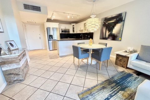 Condominio en venta en Hallandale Beach, Florida, 1 dormitorio, 76.92 m2 № 1943297 - foto 7