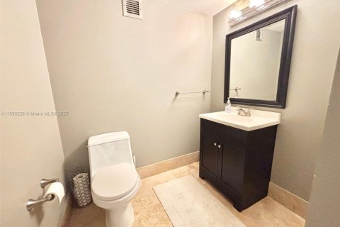 Condominio en venta en Hallandale Beach, Florida, 1 dormitorio, 76.92 m2 № 1943297 - foto 21