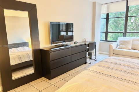 Condominio en venta en Hallandale Beach, Florida, 1 dormitorio, 76.92 m2 № 1943297 - foto 25
