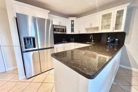 Condominio en venta en Hallandale Beach, Florida, 1 dormitorio, 76.92 m2 № 1943297 - foto 4