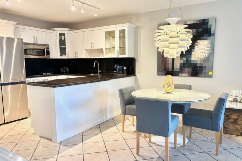 Condominio en venta en Hallandale Beach, Florida, 1 dormitorio, 76.92 m2 № 1943297 - foto 8