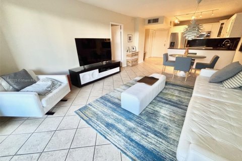 Condominio en venta en Hallandale Beach, Florida, 1 dormitorio, 76.92 m2 № 1943297 - foto 12
