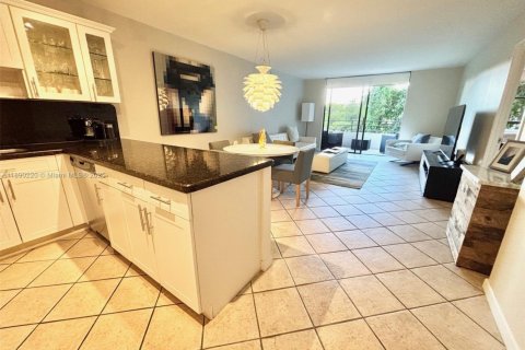 Condominio en venta en Hallandale Beach, Florida, 1 dormitorio, 76.92 m2 № 1943297 - foto 9