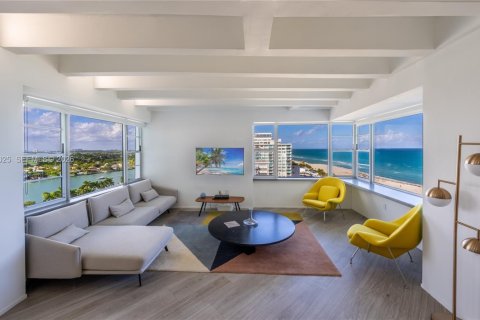 Condominio en Miami Beach, Florida, 2 dormitorios  № 2079935
