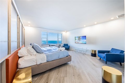 Condominio en alquiler en Miami Beach, Florida, 2 dormitorios, 139.35 m2 № 2079935 - foto 17