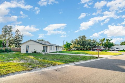 House in Bradenton, Florida 3 bedrooms, 136.01 sq.m. № 1905383 - photo 2