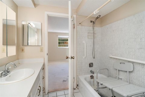 House in Bradenton, Florida 3 bedrooms, 136.01 sq.m. № 1905383 - photo 10