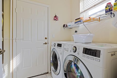 House in Homestead, Florida 2 bedrooms, 136.1 sq.m. № 2013305 - photo 11