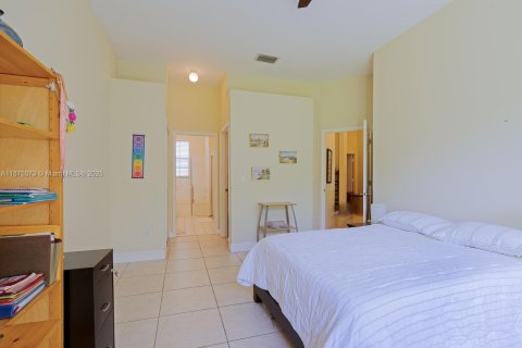 House in Homestead, Florida 2 bedrooms, 136.1 sq.m. № 2013305 - photo 13