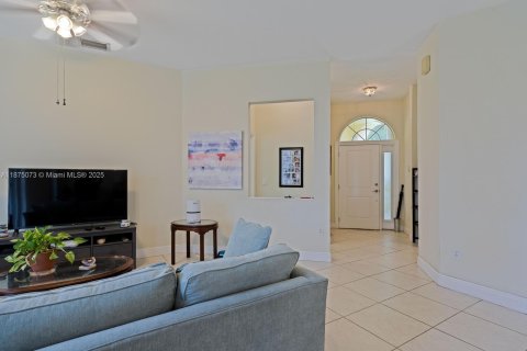 House in Homestead, Florida 2 bedrooms, 136.1 sq.m. № 2013305 - photo 4