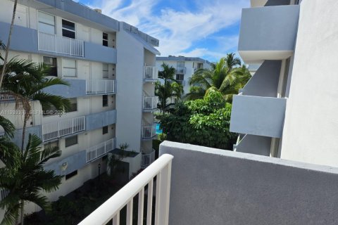 Apartment in North Bay Village, Florida 1 bedroom, 57.6 sq.m. № 1997264