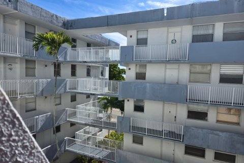 Apartment in North Bay Village, Florida 1 bedroom, 57.6 sq.m. № 1997264 - photo 14