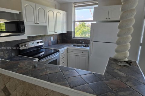 Apartment in North Bay Village, Florida 1 bedroom, 57.6 sq.m. № 1997264 - photo 4