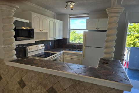 Apartment in North Bay Village, Florida 1 bedroom, 57.6 sq.m. № 1997264 - photo 5