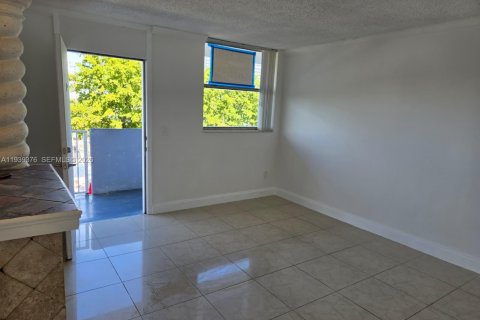 Apartment in North Bay Village, Florida 1 bedroom, 57.6 sq.m. № 1997264 - photo 2