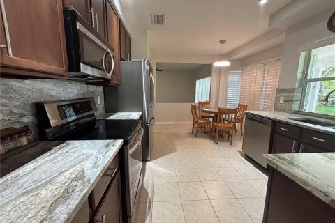 House in Orlando, Florida 4 bedrooms, 198.63 sq.m. № 1832693 - photo 2