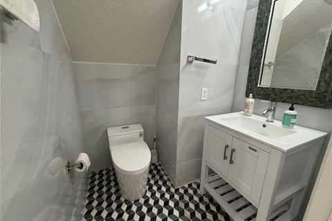 House in Orlando, Florida 4 bedrooms, 198.63 sq.m. № 1832693 - photo 10