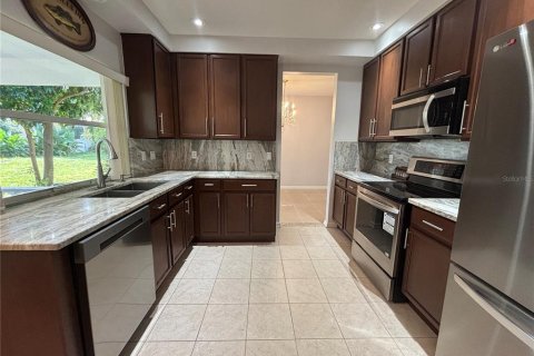 House in Orlando, Florida 4 bedrooms, 198.63 sq.m. № 1832693 - photo 3