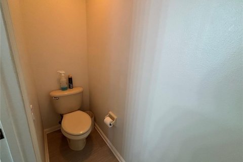 House in Orlando, Florida 4 bedrooms, 198.63 sq.m. № 1832693 - photo 18