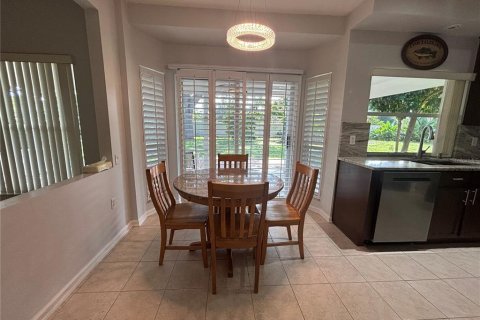 House in Orlando, Florida 4 bedrooms, 198.63 sq.m. № 1832693 - photo 6