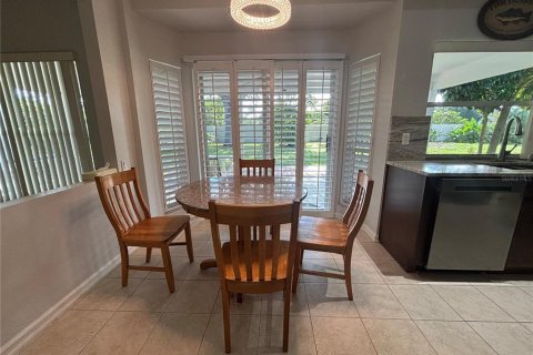 House in Orlando, Florida 4 bedrooms, 198.63 sq.m. № 1832693 - photo 8