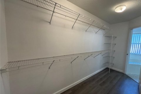 House in Orlando, Florida 4 bedrooms, 198.63 sq.m. № 1832693 - photo 20